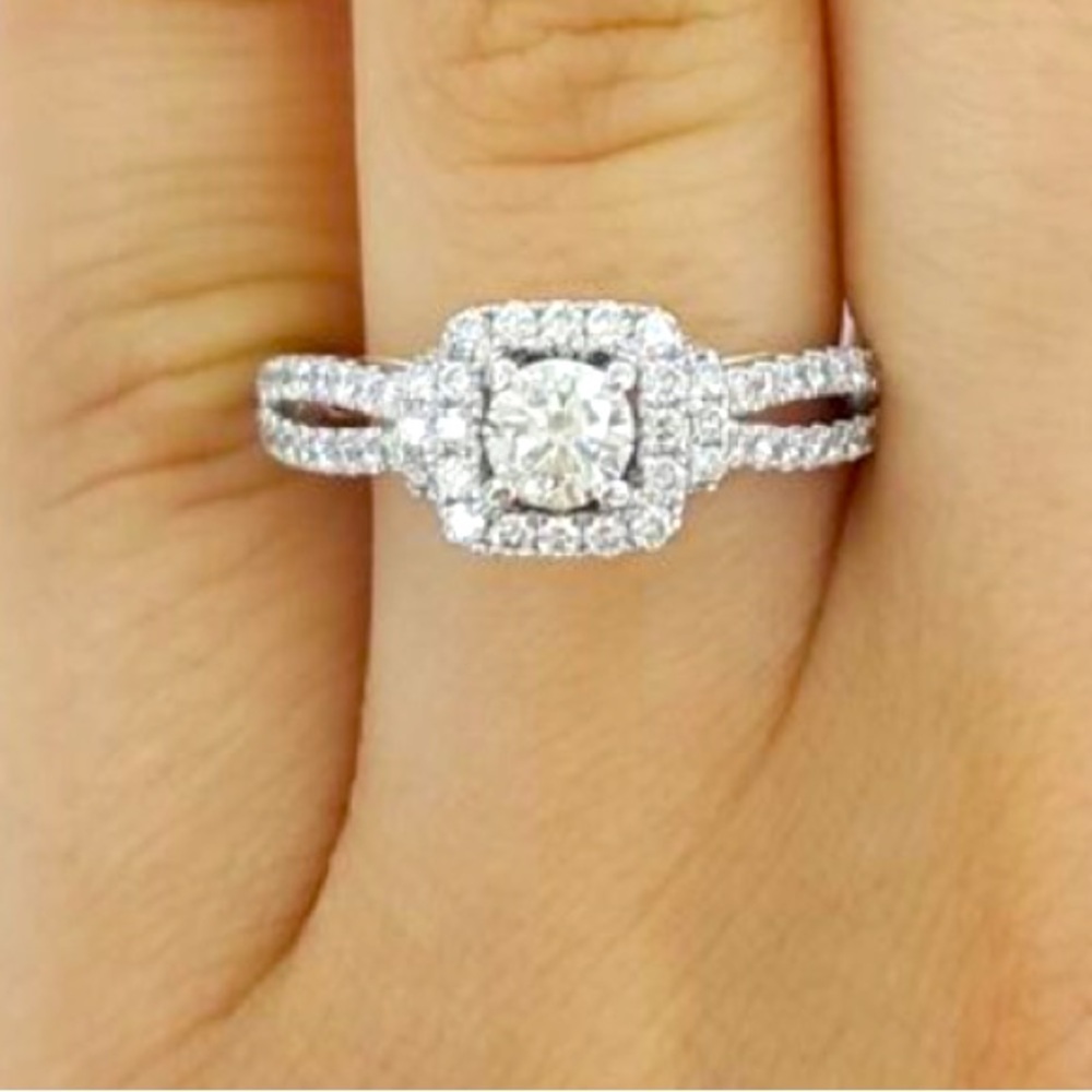 Love Vera Wang Halo Diamond Engagement Ring